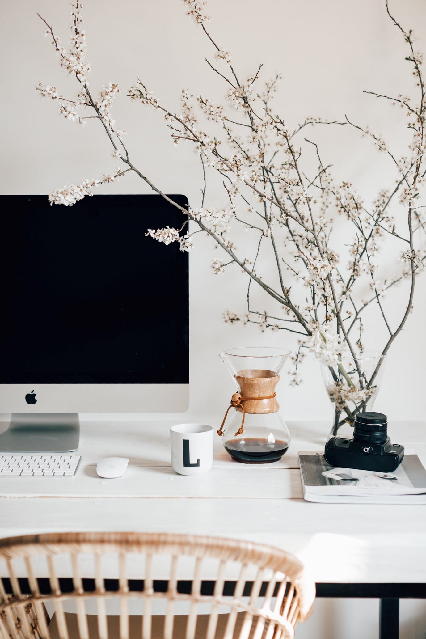 Luxury Life: Desktop Inspiration!  Cute desk accessories, Cute desk, Home  office decor