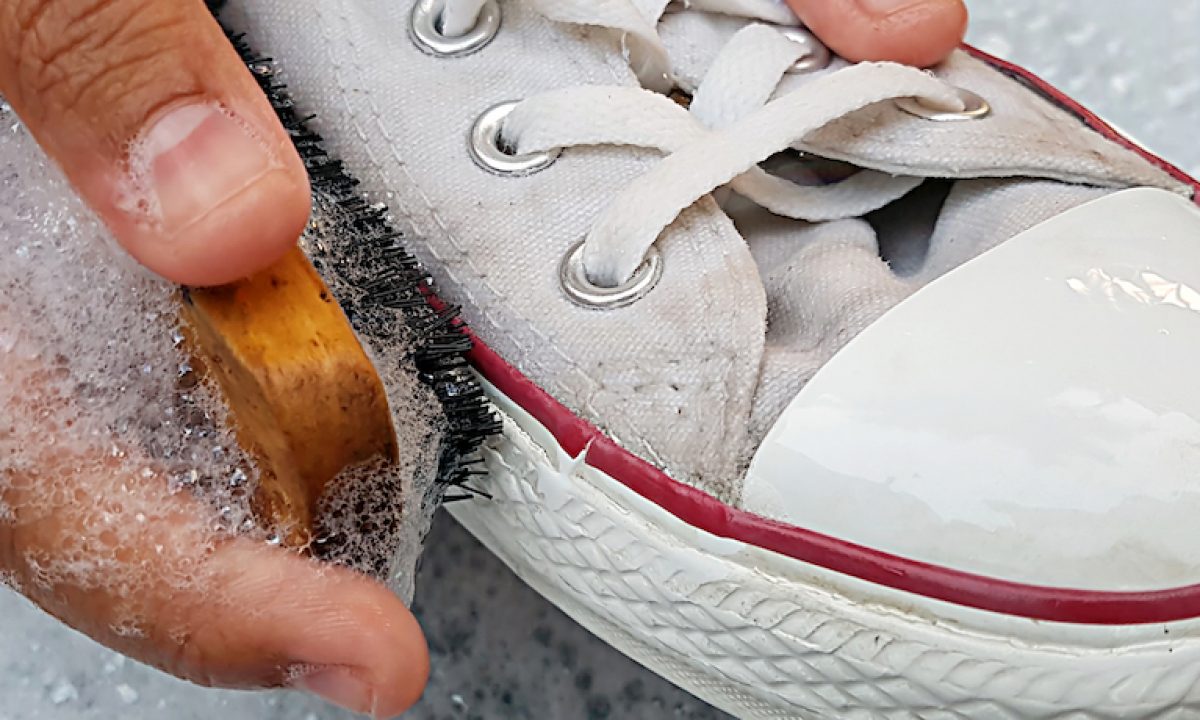 washing white converse shoes