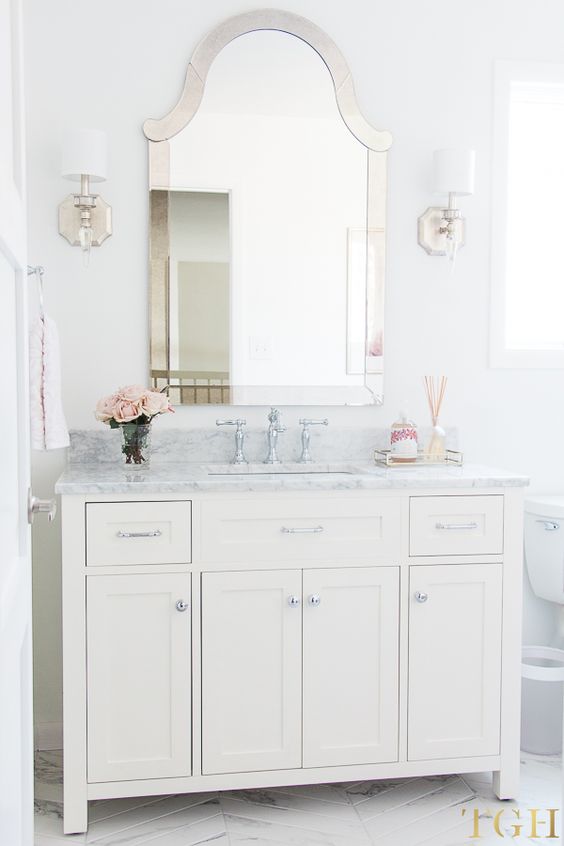 50+ Hamptons bathroom ideas - vanities, mirrors and tile designs