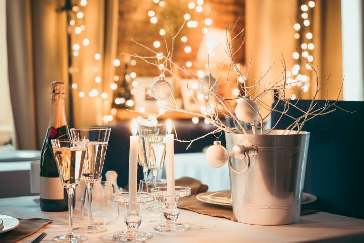 winter party table arranged by a freelance event planner